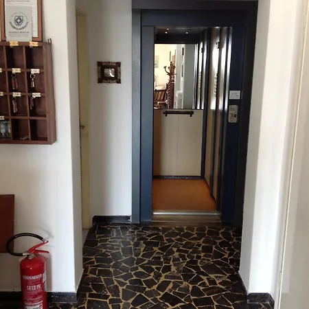 Hotel Naviglio 2*